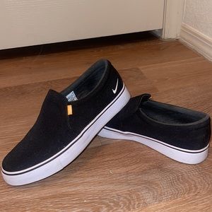 Only worn a few times, still not broken in.